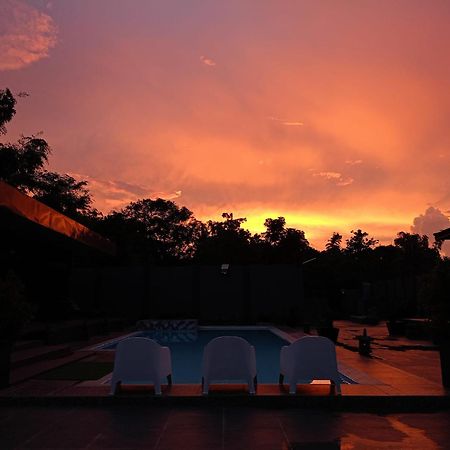 De Porch Hotel Bolinao Exterior photo